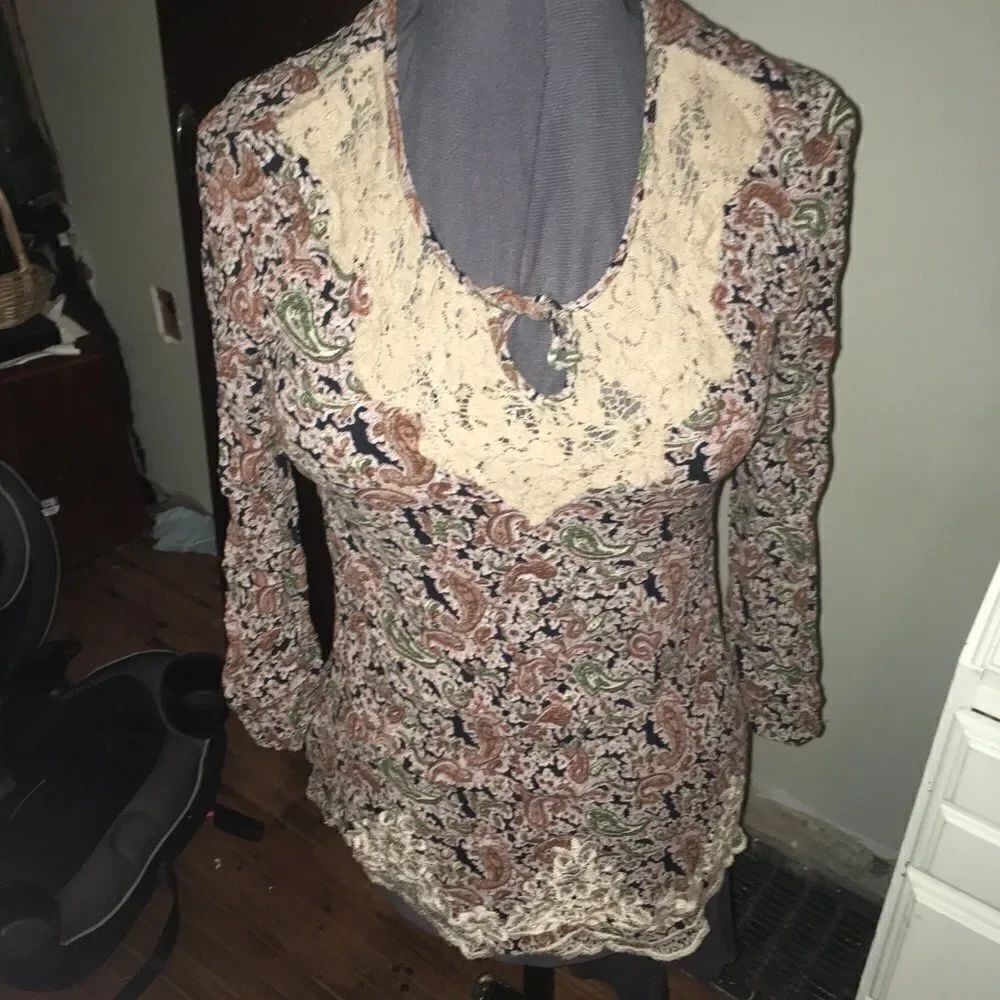 BKE Gimmicks lace trimmed boho blouse